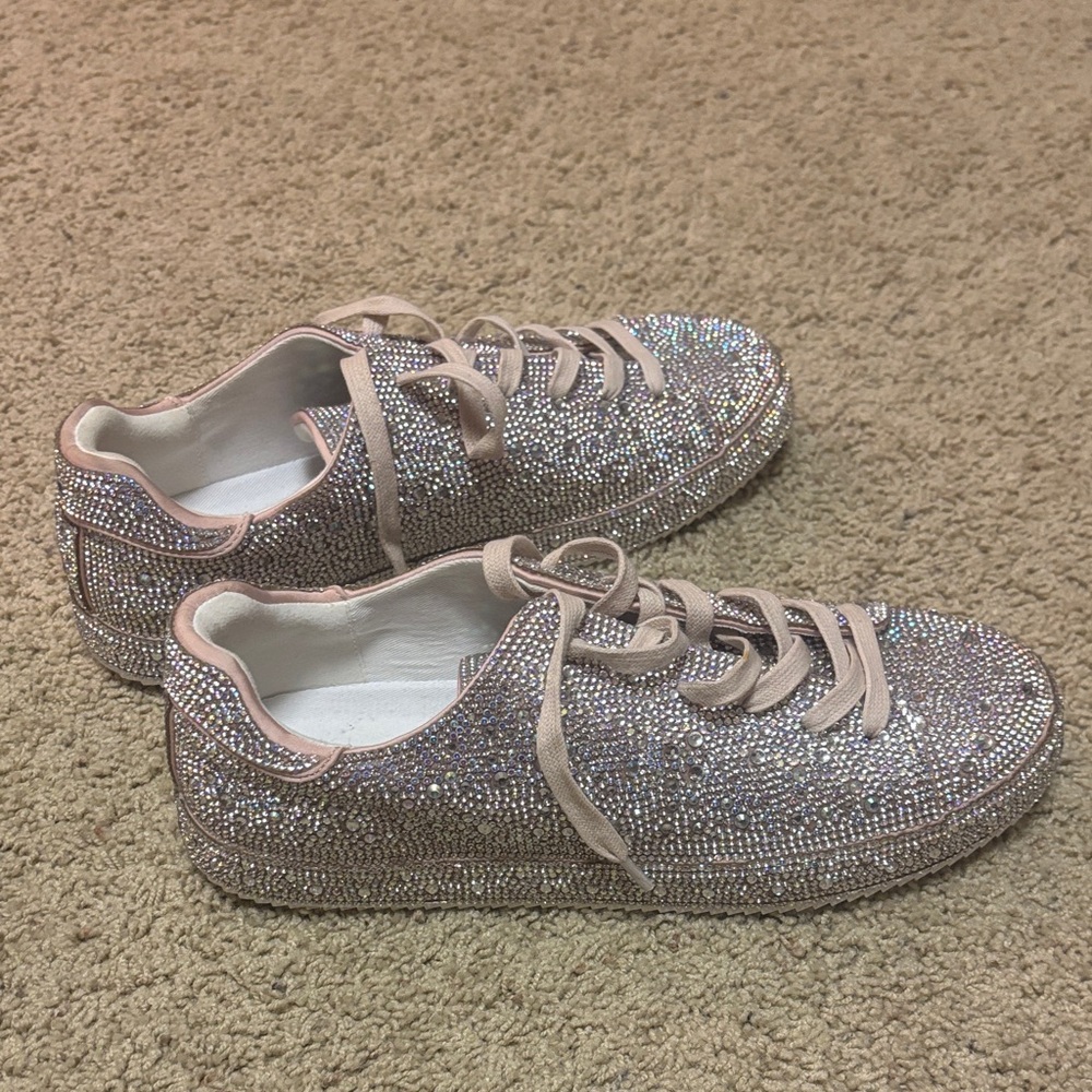 NWOT Matisse Sparkling Silver Sneakers